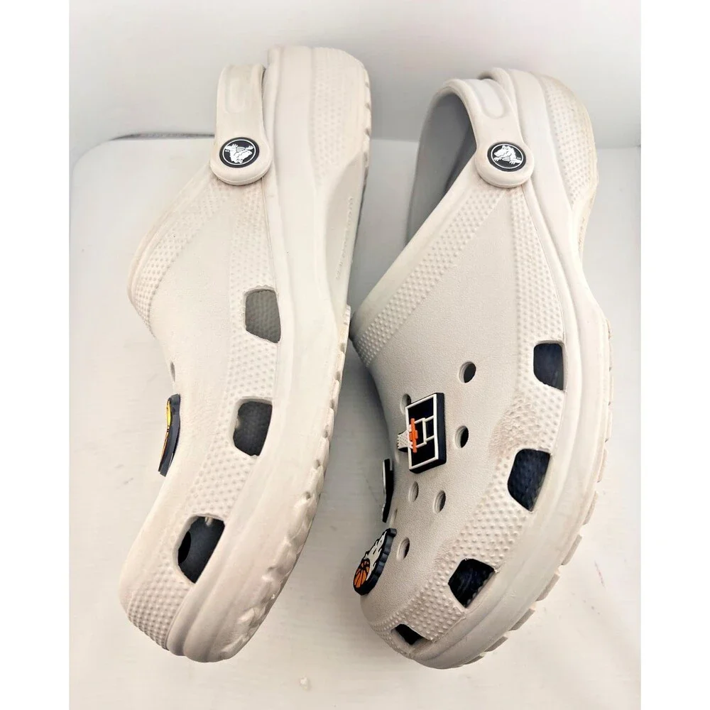 Crocs Classic Clog Gray Slip On Shoes Men's 10 Basketball Charms Summer Casual